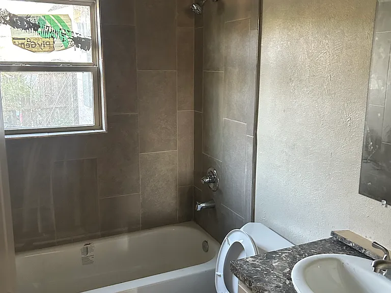 2450 E 30th St #1 — Photo 4