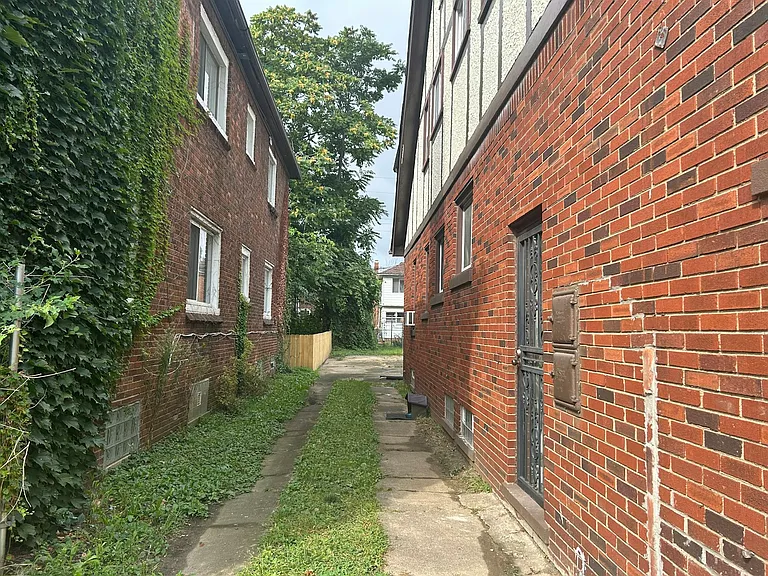 17591 Roselawn St — Photo 27