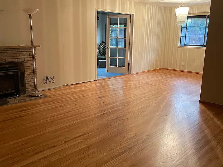 1044 Gloucester Ct — Photo 4