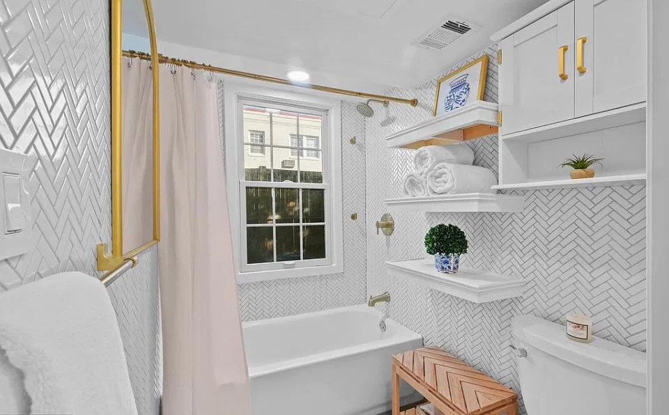1209 N Pitt St — Photo 3