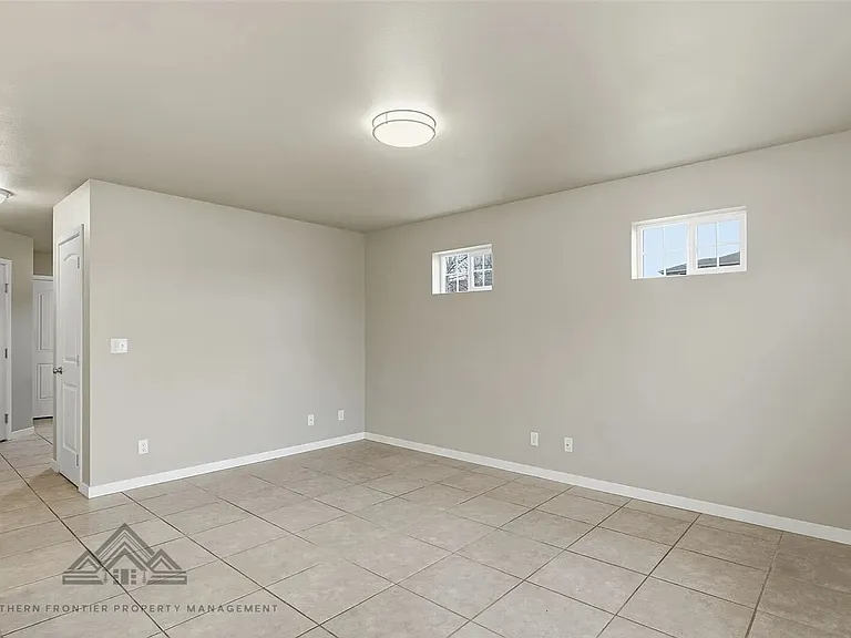 218 E Whitman Dr — Photo 17