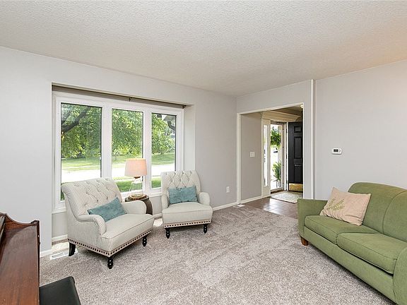 2nd image of 8013 Hickory Dr