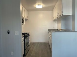 18540 Wyandotte St, Reseda, CA 91335