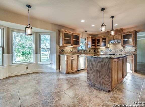 3rd image of 111 Indian Knoll Dr