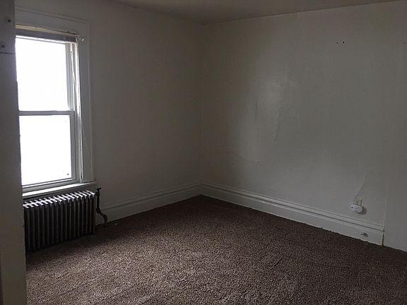 2nd image of 62 Kingwood St