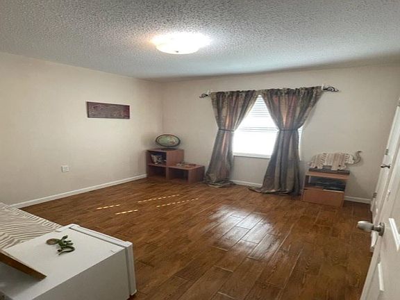 4th image of 915 Westfield Dr