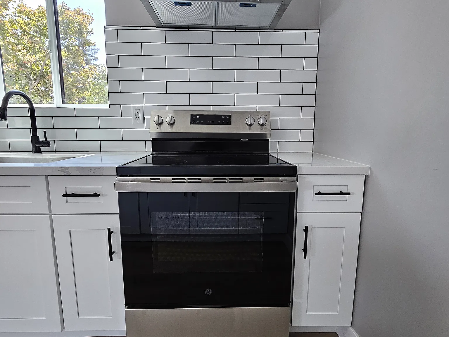 2 bed, 700 sqft, $2,100 — Photo 3