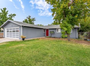 2098 Delta Waters Rd, Medford, OR 97504