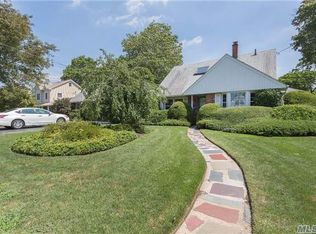 103 Park Ave, Carle Place, NY 11514