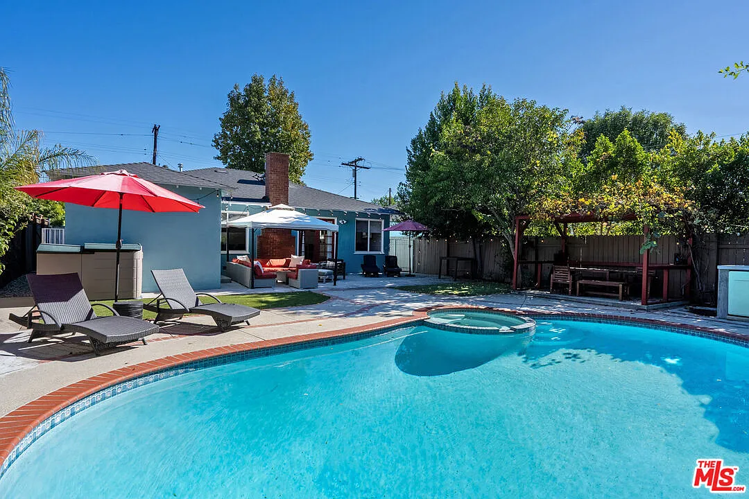 3 bed, 3.0 bath, 1430 sqft, $9,500 — Photo 4
