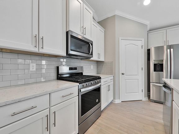 5th image of 589 Glasgow Dr