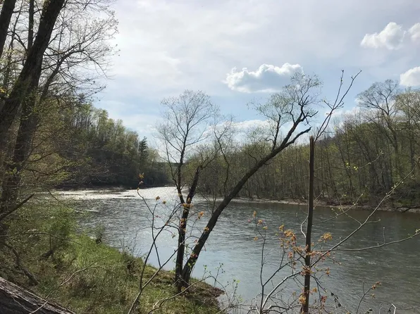 896 Camp Ann Bailey Rd, Caldwell, WV 24925