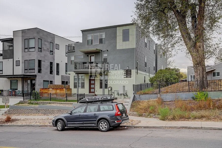 Spectacular SoCo Sloans Townhome — Photo 2