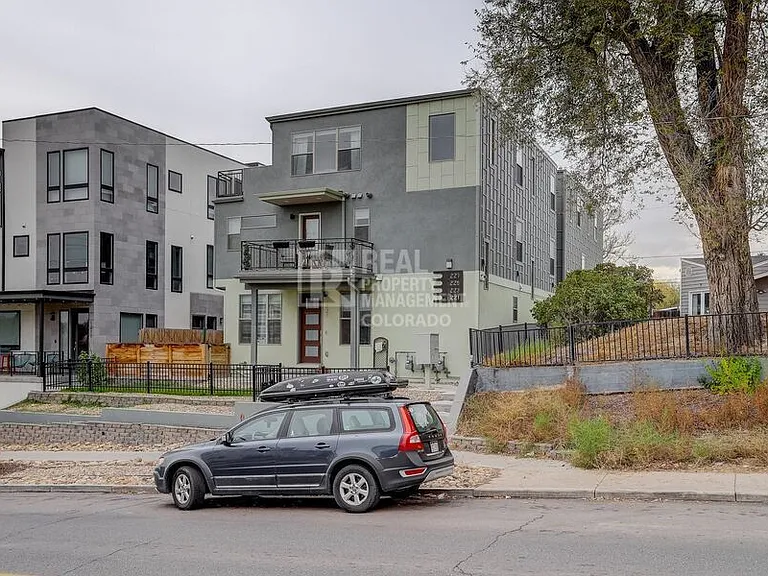 1227 N Perry St — Photo 2