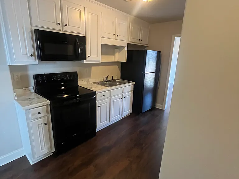 41 Colonial Ct — Photo 21
