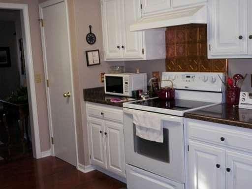 5th image of 1231 Countrywood Cir