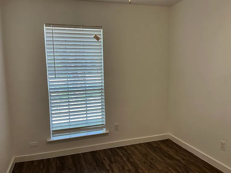 1647 Chippeway Ln — Photo 3