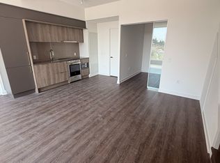 448 Burnhamthorpe Rd W #Townhouse 2, Mississauga, ON L5B 0M5