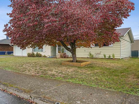 3rd image of 3061 Alberta Ave NE