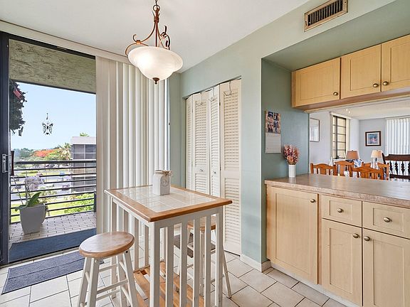5th image of 901 Colony Point Circle #523