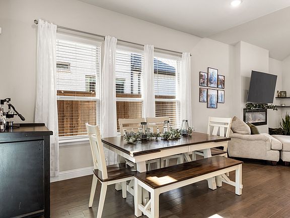 5th image of 2270 English Ivy Rd