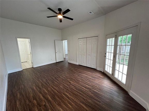3rd image of 985 N Daisy Ln