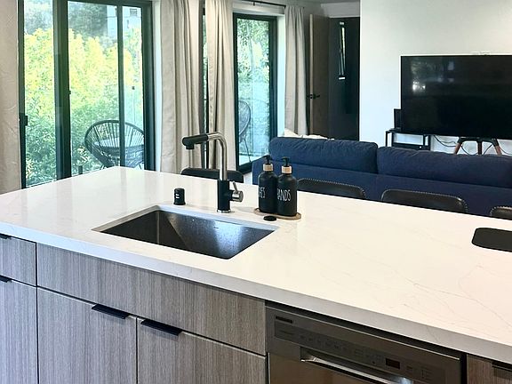 3rd image of 1917 Sunset Plaza Dr #1913