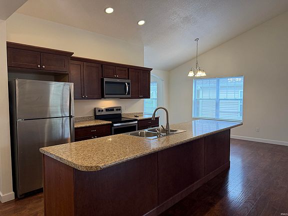 4th image of 520 S Jackson St #18