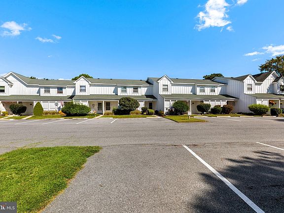 2nd image of 38273 Bluebird Ln Unit 422