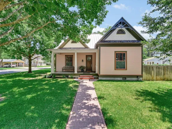 506 Gresham St, Smithville, TX 78957