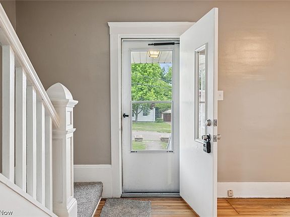 5th image of 105 Cowles Ave