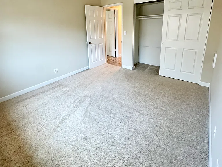 San Remo Apartments — Photo 8