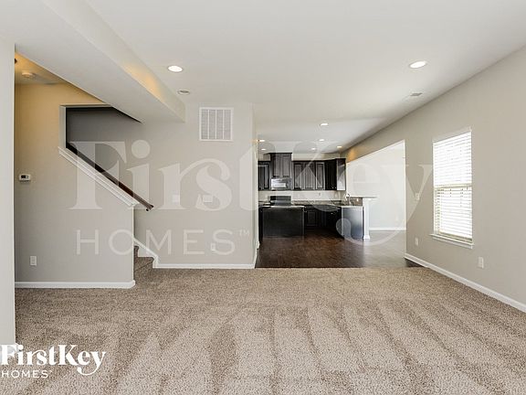 5th image of 825 Wingthorn Rose Dr