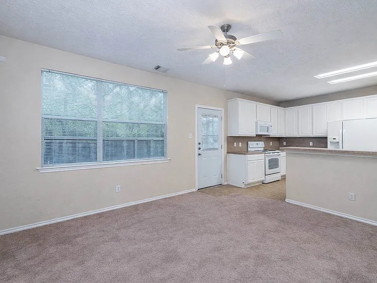 207 N Burberry Park Cir — Photo 12