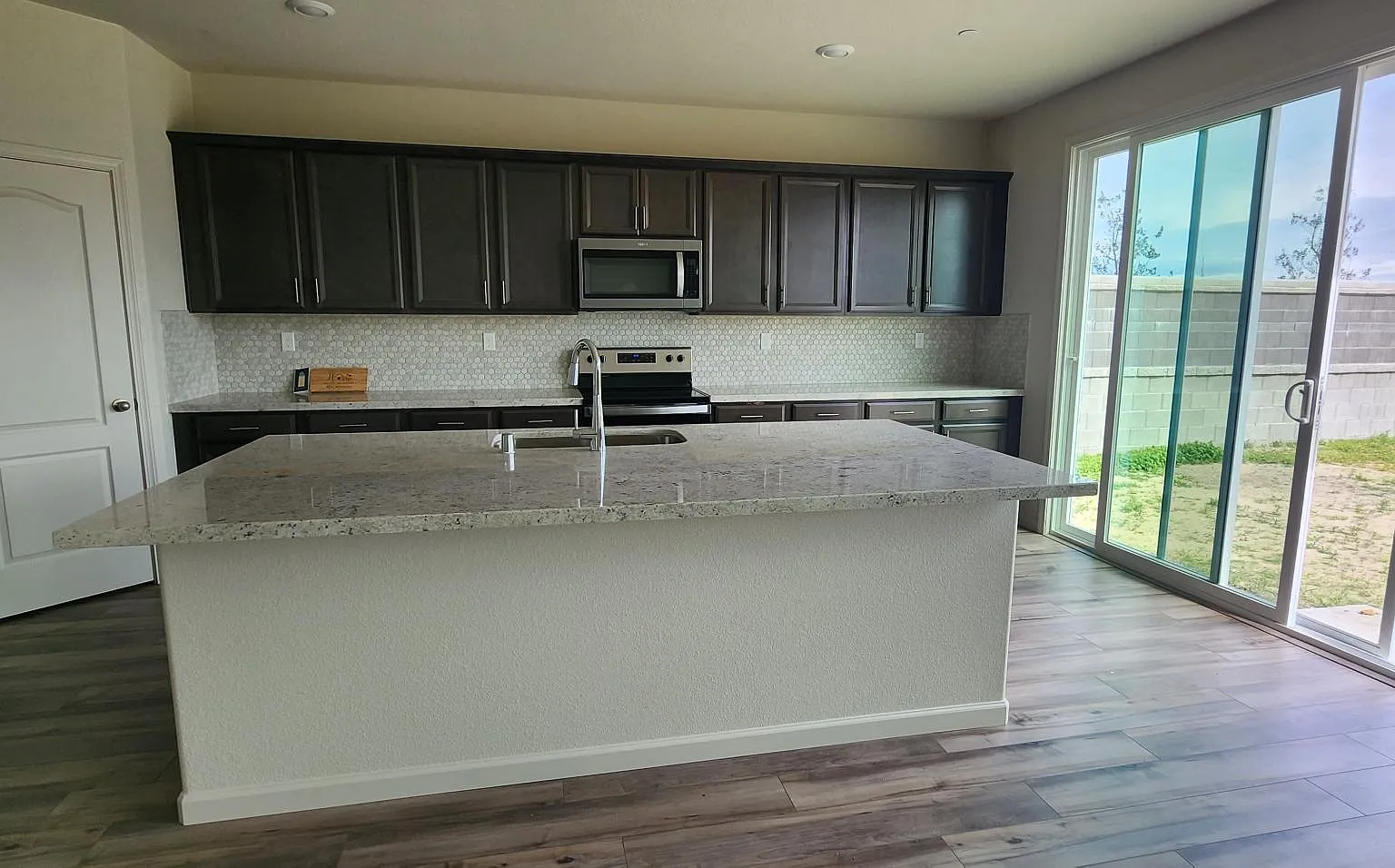 5 bed, 2992 sqft, $3,500 — Photo 4