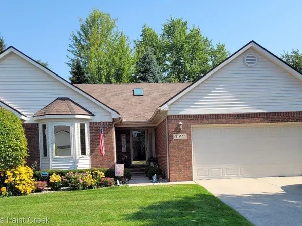 792 Snowbird Cir E, Saint Clair, MI 48079