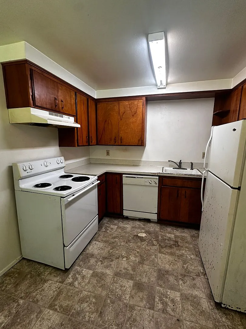 Country Squire Apartments 10833 — Photo 4