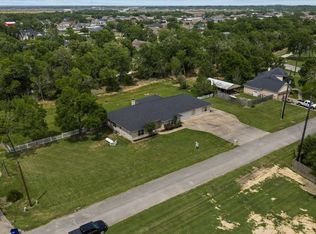 1607 Delta St, Cove, TX 77523