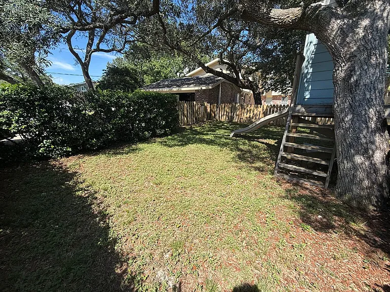 905 Poinciana Dr — Photo 41