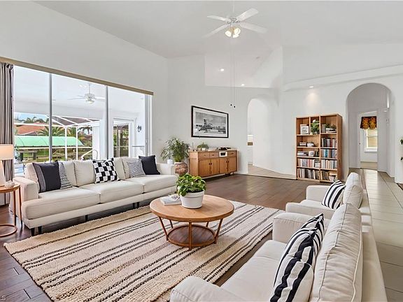 4th image of 2923 SW 39th TER