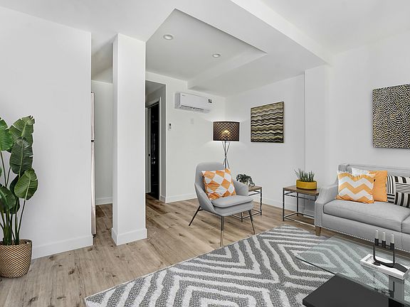 Valleywood Apartments - Studio