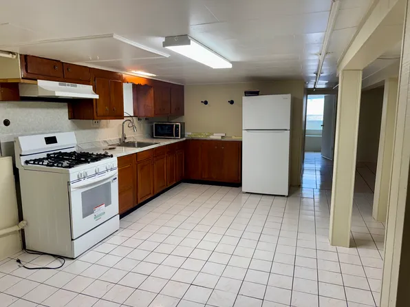 212 6th St, Fairview, NJ 07022