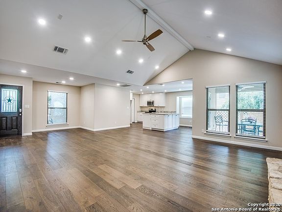 4th image of 15107 Oakmere St