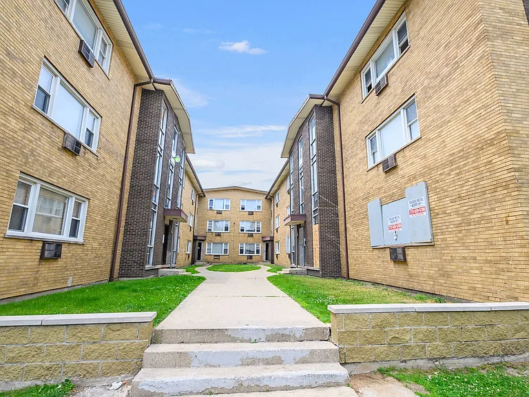 7818-7820 S Shore Dr — Photo 17