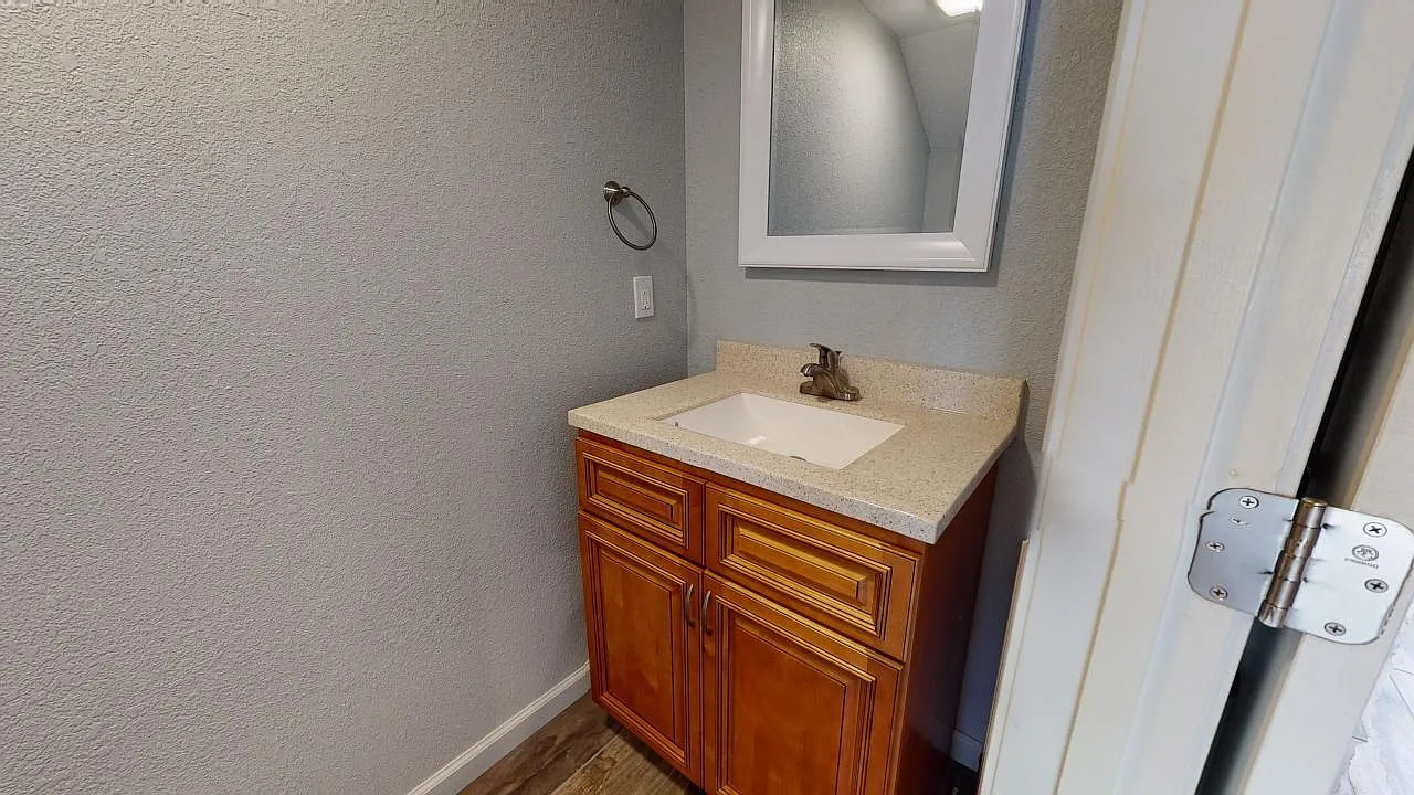 1407 Poplar St — Photo 3