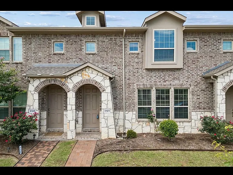 3121 Solana Cir — Photo 1