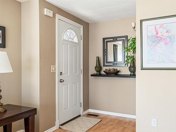 4th image of 158 Cooper Rd #7
