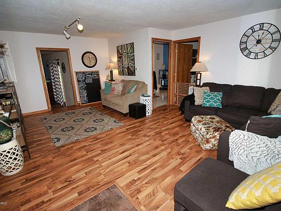 4th image of 1302 Darwin Ave