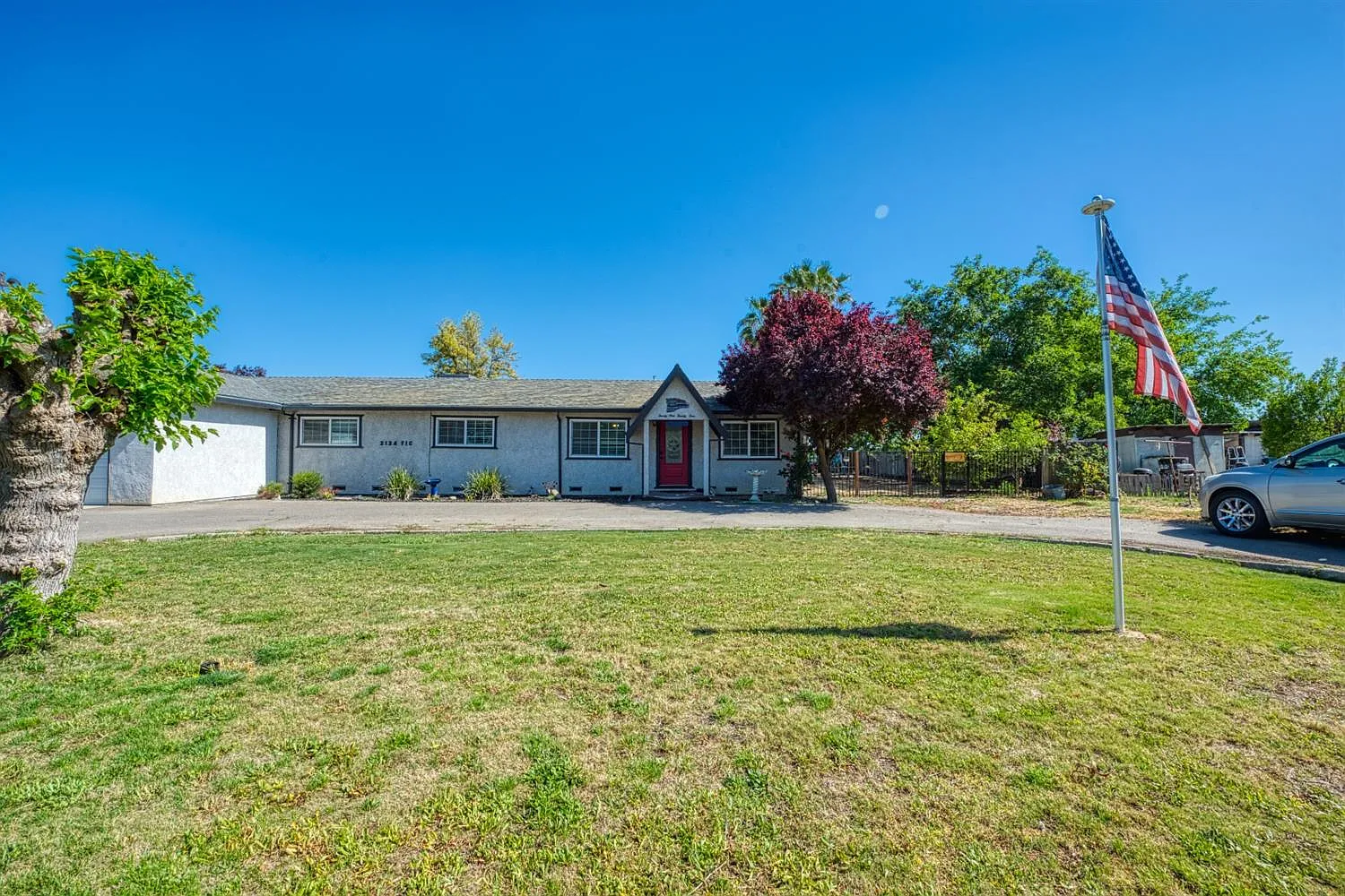2124 Fig Ave photo 1
