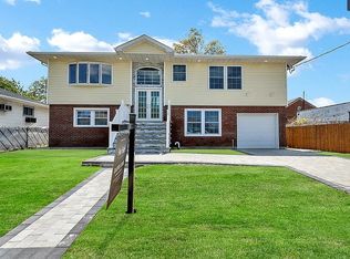 393 Vermont Ave #1, Oceanside, NY 11572
